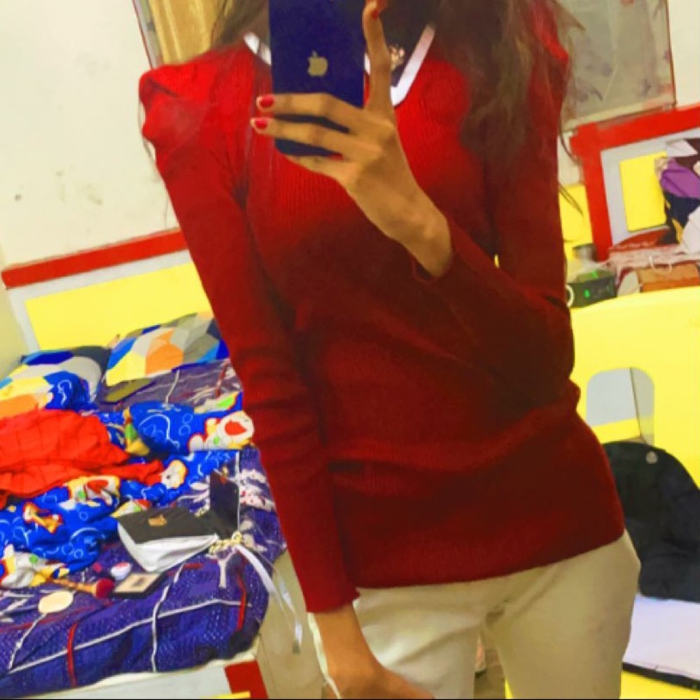 New maroon colour sweetshirt/wollen top